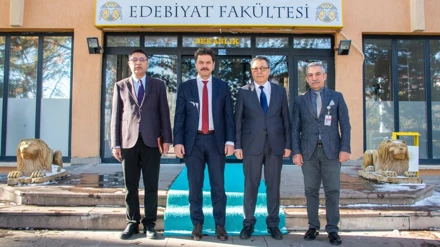 Rektör Yılmaz’dan Edebiyat Fakültesine ziyaret